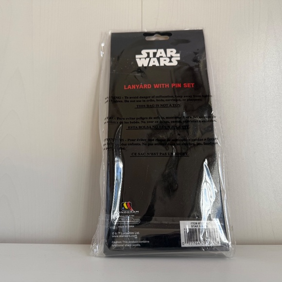 Star Wars Lanyard and Pin Set - Picture 3 of 3
